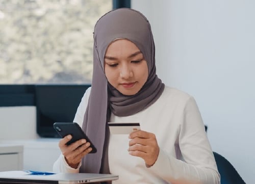 BrW Here for you_paying bill