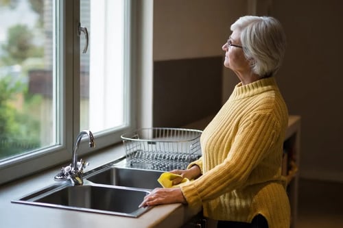 BristolWater_HelpingtoPay_Feature_WomanSink_Jan25_2